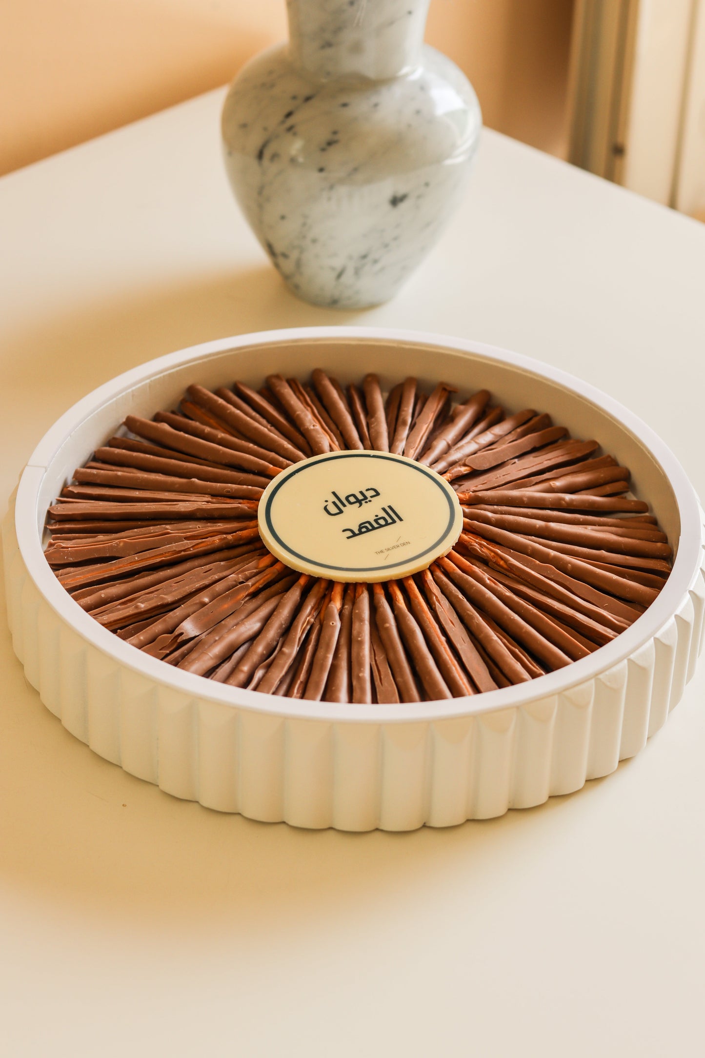 Brown Pretzel tray - حلو البرتزل البني